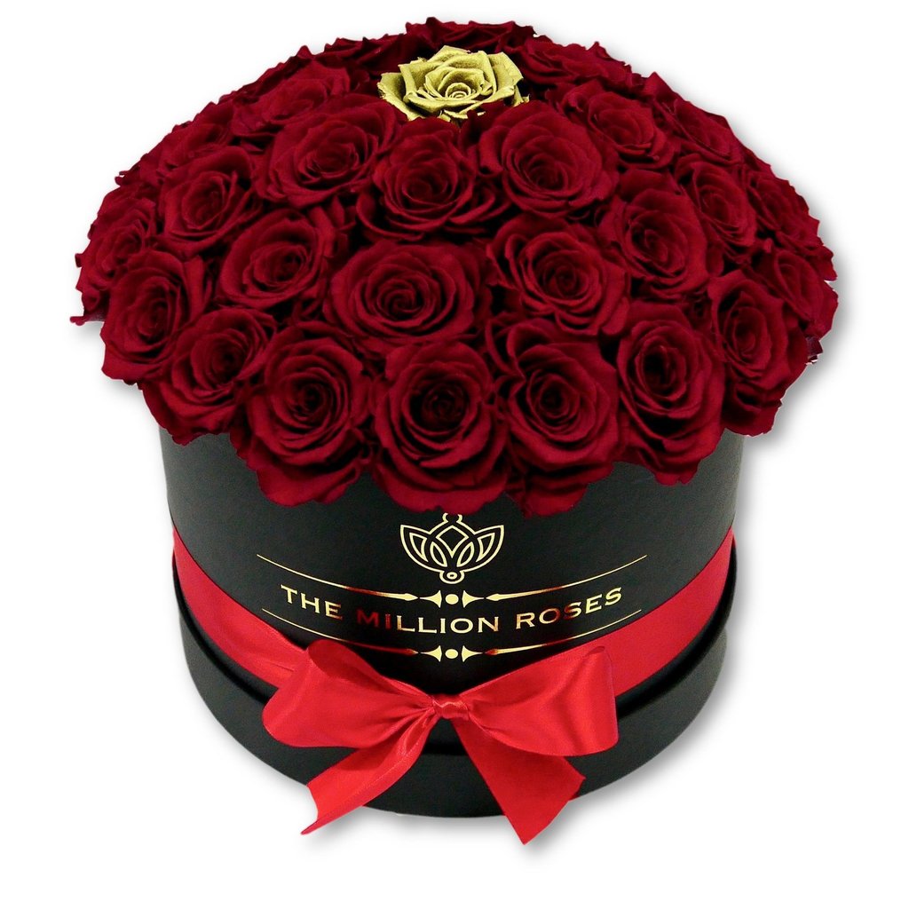 Cutie medie neagră cu trandafiri naturali roșii